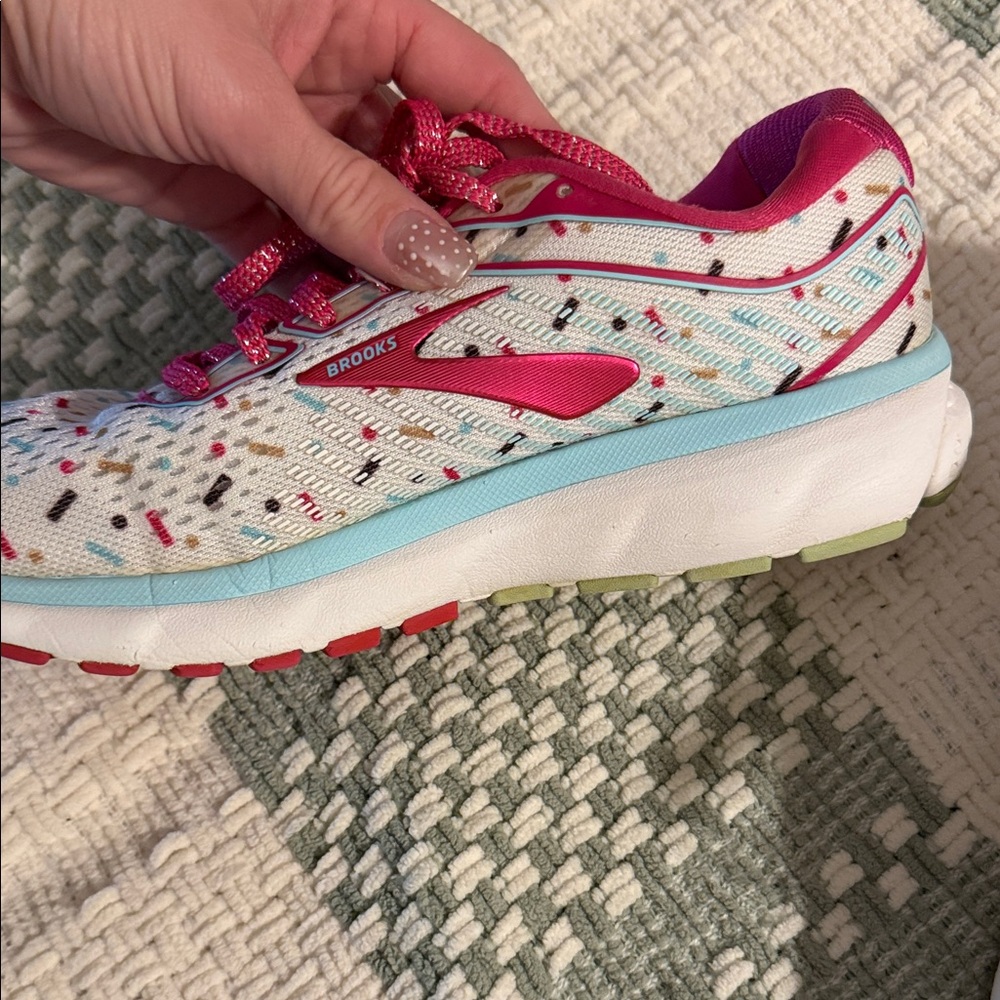 Women’s Brooks Ghost 12 Zappos 20th Anniversary “summer melts” running shoes 🩷 - Picture 4 of 7
